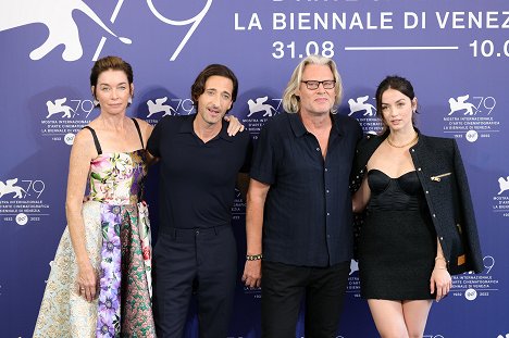Photocall for the Netflix Film "Blonde" at the 79th Venice International Film Festival on September 08, 2022 in Venice, Italy - Julianne Nicholson, Adrien Brody, Andrew Dominik, Ana de Armas - Blonde - De eventos