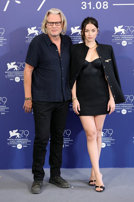 Photocall for the Netflix Film "Blonde" at the 79th Venice International Film Festival on September 08, 2022 in Venice, Italy - Andrew Dominik, Ana de Armas - Blondýnka - Z akcií