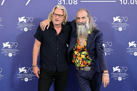 Photocall for the Netflix Film "Blonde" at the 79th Venice International Film Festival on September 08, 2022 in Venice, Italy - Andrew Dominik, Warren Ellis - Blondýnka - Z akcí