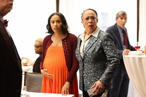 Nicolette Robinson, S. Epatha Merkerson - Nemocnice Chicago Med - And Now We Come to the End - Z filmu