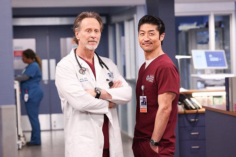 Steven Weber, Brian Tee - Chicago Med - And Now We Come to the End - Filmfotók