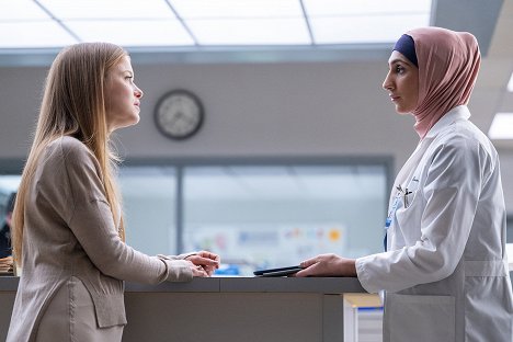 Genevieve Angelson, Olivia Khoshatefeh - Nemocnice New Amsterdam - Talkin' Bout a Revolution - Z filmu