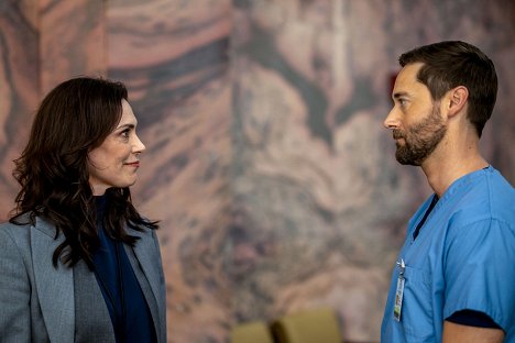 Michelle Forbes, Ryan Eggold - New Amsterdam - Paid in Full - Van film