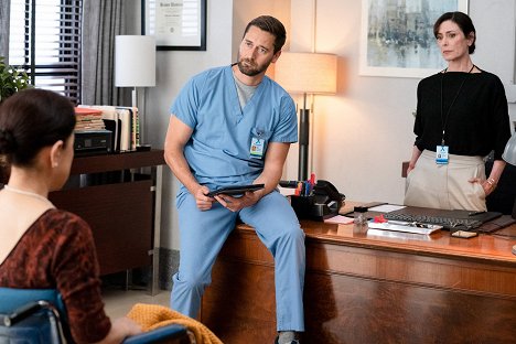 Ryan Eggold, Michelle Forbes - New Amsterdam - This Be the Verse - Film