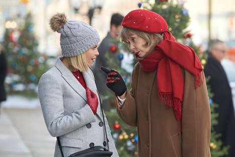 Candace Cameron Bure, Jean Smart - A Shoe Addict's Christmas - Z filmu