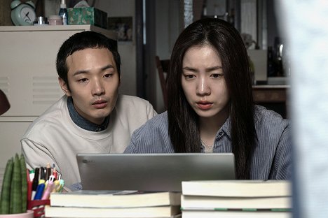 Dong-hoon Jeong, Hwa-young Ryu - Exist Within - Filmfotók
