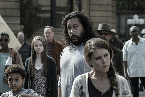 Antony Azor, Cooper Andrews - The Walking Dead - Lockdown - Filmfotók