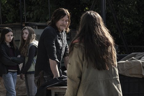 Cailey Fleming, Anabelle Holloway, Norman Reedus - The Walking Dead - A New Deal - Photos
