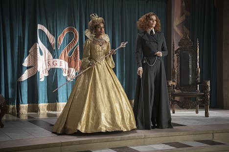 Kerry Washington, Charlize Theron - The School for Good and Evil - Photos