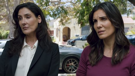 Alicia Coppola, Daniela Ruah - Agenci NCIS: Los Angeles - The Body Stitchers - Z filmu