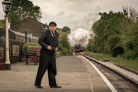 John Bradley - The Railway Children Return - Z filmu