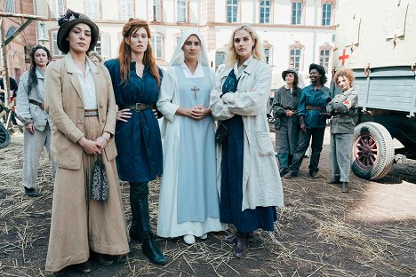 Sofia Essaïdi, Audrey Fleurot, Julie De Bona, Camille Lou - Women at War - Promo