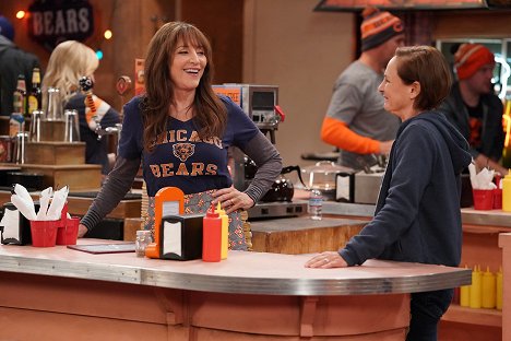 Katey Sagal, Laurie Metcalf - Die Conners - Take This Job and Shove It Twice - Filmfotos