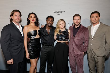 The Peripheral red carpet premiere and screening at The Theatre at Ace Hotel on October 11, 2022 in Los Angeles, California - Jonathan Nolan, Lisa Joy, Gary Carr, Chloë Grace Moretz, Jack Reynor, JJ Feild