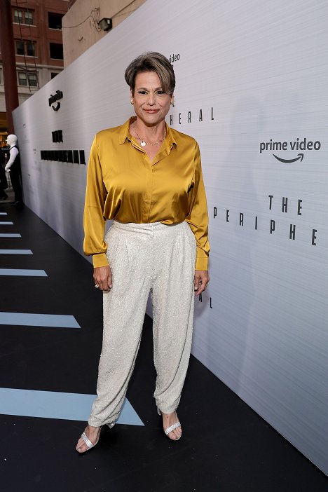The Peripheral red carpet premiere and screening at The Theatre at Ace Hotel on October 11, 2022 in Los Angeles, California - Alexandra Billings - Médium - Série 1 - Z akcií