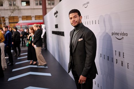 The Peripheral red carpet premiere and screening at The Theatre at Ace Hotel on October 11, 2022 in Los Angeles, California - Alex Hernandez - Périphériques, les mondes de Flynne - Season 1 - Événements