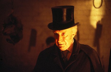 Ian Richardson - Murder Rooms: The Dark Beginnings of Sherlock Holmes - Filmfotos