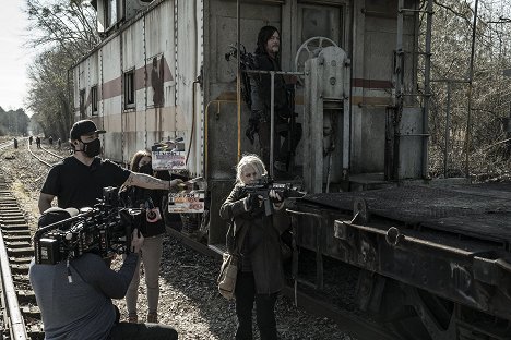 Melissa McBride, Norman Reedus - The Walking Dead - Avant-poste 22 - Tournage