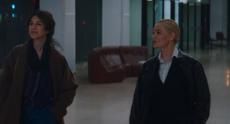 Charlotte Gainsbourg, Emmanuelle Béart - Los pasajeros de la noche - De la película