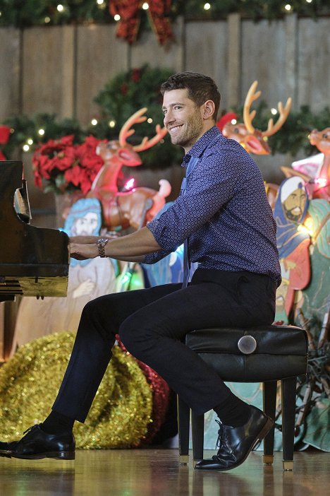 Julian Morris - A Royal Queens Christmas - Z filmu