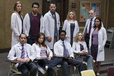 Anne Dudek, Peter Jacobson, Kal Penn, Olivia Wilde, Andy Comeau, Edi Gathegi, Carmen Argenziano - Dr House - 97 secondes - Promo