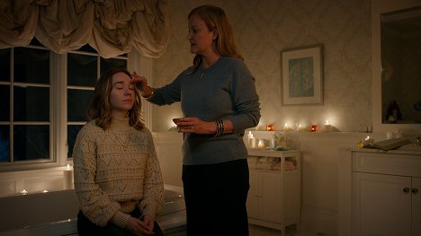 Holly Taylor, Heidi Armbruster - Manifest - Die Kugeln - Filmfotos