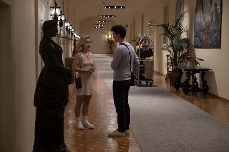 Haley Lu Richardson, Adam DiMarco - Biały Lotos - Italian Dream - Z filmu