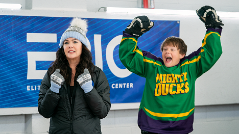 Lauren Graham - The Mighty Ducks: Game Changers - Trade Rumors - De la película