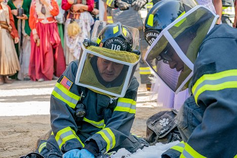 Kenneth Choi, Aisha Hinds - 9-1-1 - À chacun son rêve - Film