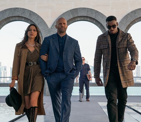 Aubrey Plaza, Jason Statham, Bugzy Malone - Operation Fortune: Ruse de guerre - Van film