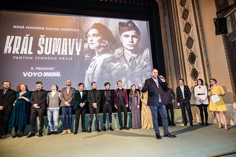 Slavnostní premiéra minisérie Král Šumavy: Fantom temného kraje 21. 11. 2022 v kině Lucerna - Oskar Hes, Jan Nedbal, Denis Šafařík, Vojtěch Vodochodský, Judit Pecháček, David Ondříček - Král Šumavy: Fantom temného kraje - Z akcí