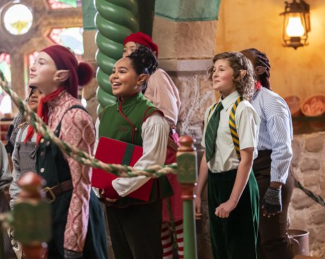 Isabella Bennett, Sasha Knight - Santa Clause: Die Serie - Kapitel 1: Ho-ho-holprige Weihnacht - Filmfotos