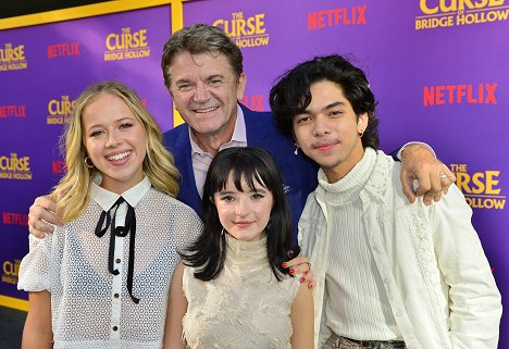 The Curse Of Bridge Hollow Netflix Special Screening In Los Angeles at TUDUM Theater on October 08, 2022 in Hollywood, California - Holly J. Barrett, John Michael Higgins, Abi Monterey, Myles Perez - A Bridge Hollow-i átok - Rendezvények