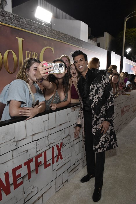 World Premiere Of Netflix's The School For Good And Evil at Regency Village Theatre on October 18, 2022 in Los Angeles, California - Soman Chainani - The School for Good and Evil - Tapahtumista