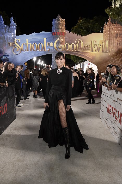 World Premiere Of Netflix's The School For Good And Evil at Regency Village Theatre on October 18, 2022 in Los Angeles, California - Charlize Theron - Škola dobra a zla - Z akcí