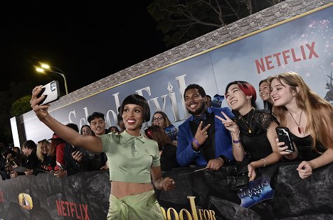 World Premiere Of Netflix's The School For Good And Evil at Regency Village Theatre on October 18, 2022 in Los Angeles, California - Kerry Washington - A Escola do Bem e do Mal - De eventos
