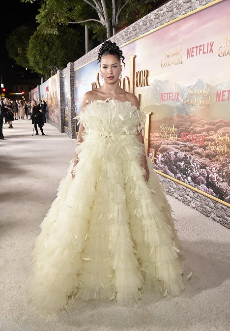 World Premiere Of Netflix's The School For Good And Evil at Regency Village Theatre on October 18, 2022 in Los Angeles, California - Sofia Wylie - Jók és Rosszak Iskolája - Rendezvények