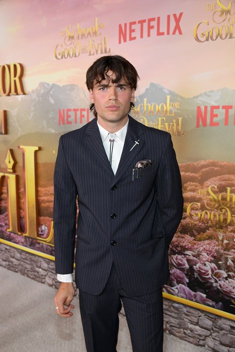 World Premiere Of Netflix's The School For Good And Evil at Regency Village Theatre on October 18, 2022 in Los Angeles, California - Jamie Flatters - The School for Good and Evil - Evenementen
