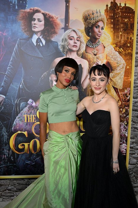 World Premiere Of Netflix's The School For Good And Evil at Regency Village Theatre on October 18, 2022 in Los Angeles, California - Kerry Washington, Sophia Anne Caruso - The School for Good and Evil - Events