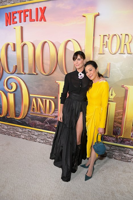 World Premiere Of Netflix's The School For Good And Evil at Regency Village Theatre on October 18, 2022 in Los Angeles, California - Charlize Theron, Michelle Yeoh - Akademia Dobra i Zła - Z imprez