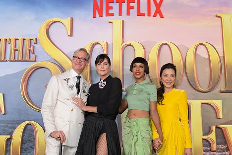 World Premiere Of Netflix's The School For Good And Evil at Regency Village Theatre on October 18, 2022 in Los Angeles, California - Paul Feig, Charlize Theron, Kerry Washington, Michelle Yeoh - Akademia Dobra i Zła - Z imprez