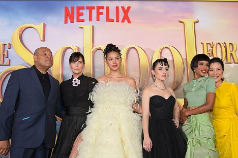 World Premiere Of Netflix's The School For Good And Evil at Regency Village Theatre on October 18, 2022 in Los Angeles, California - Laurence Fishburne, Charlize Theron, Sofia Wylie, Sophia Anne Caruso, Kerry Washington, Michelle Yeoh - The School for Good and Evil - Tapahtumista