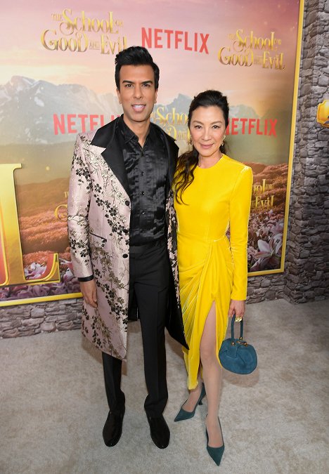 World Premiere Of Netflix's The School For Good And Evil at Regency Village Theatre on October 18, 2022 in Los Angeles, California - Soman Chainani, Michelle Yeoh - Akademia Dobra i Zła - Z imprez