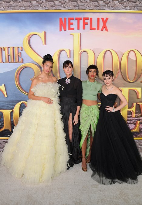 World Premiere Of Netflix's The School For Good And Evil at Regency Village Theatre on October 18, 2022 in Los Angeles, California - Sofia Wylie, Charlize Theron, Kerry Washington, Sophia Anne Caruso - Škola dobra a zla - Z akcí