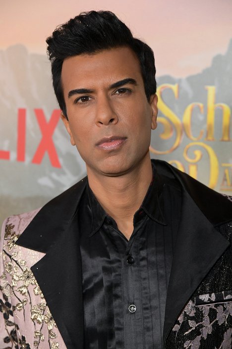 World Premiere Of Netflix's The School For Good And Evil at Regency Village Theatre on October 18, 2022 in Los Angeles, California - Soman Chainani - L'École du bien et du mal - Événements