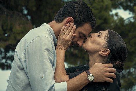 Eugenio Mastrandrea, Lucia Sardo - Recomeço - A vila, a vassoura e o bolo - Do filme