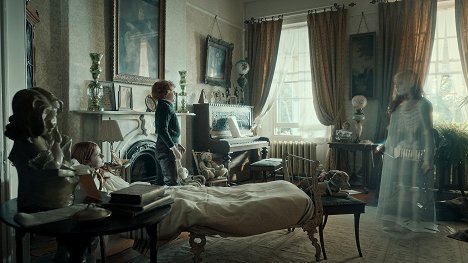 Daphne Hoskins, Gavin MacIver-Wright - Le Cabinet de curiosités de Guillermo del Toro - Cauchemars de passage - Film