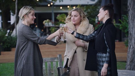 Georgina Haig, Abbie Cornish, Katie McGrath - Secret Bridesmaids' Business - Episode 1 - Z filmu
