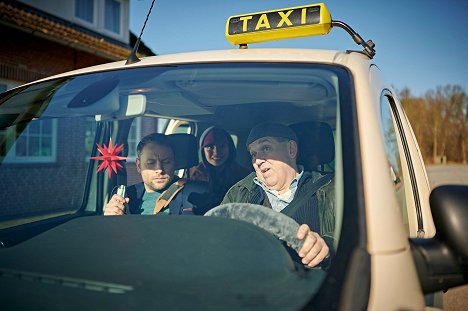 Max Riemelt, Nhung Hong, Dietmar Bär - Ein Taxi zur Bescherung - Photos