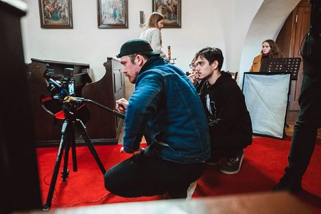 Tomáš Bedřich Zvelebil, Matěj Preisler, Barbora Horčičková - Suraj - Tournage